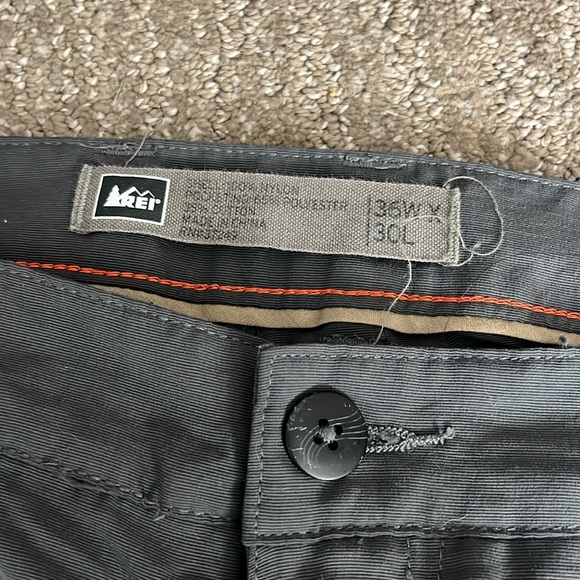 REI men’s light weight hiking pant 36X30 - Picture 2 of 7